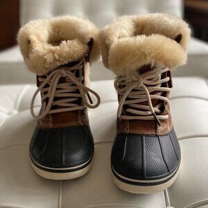 Crocs leather and faux fur lined boots size 5